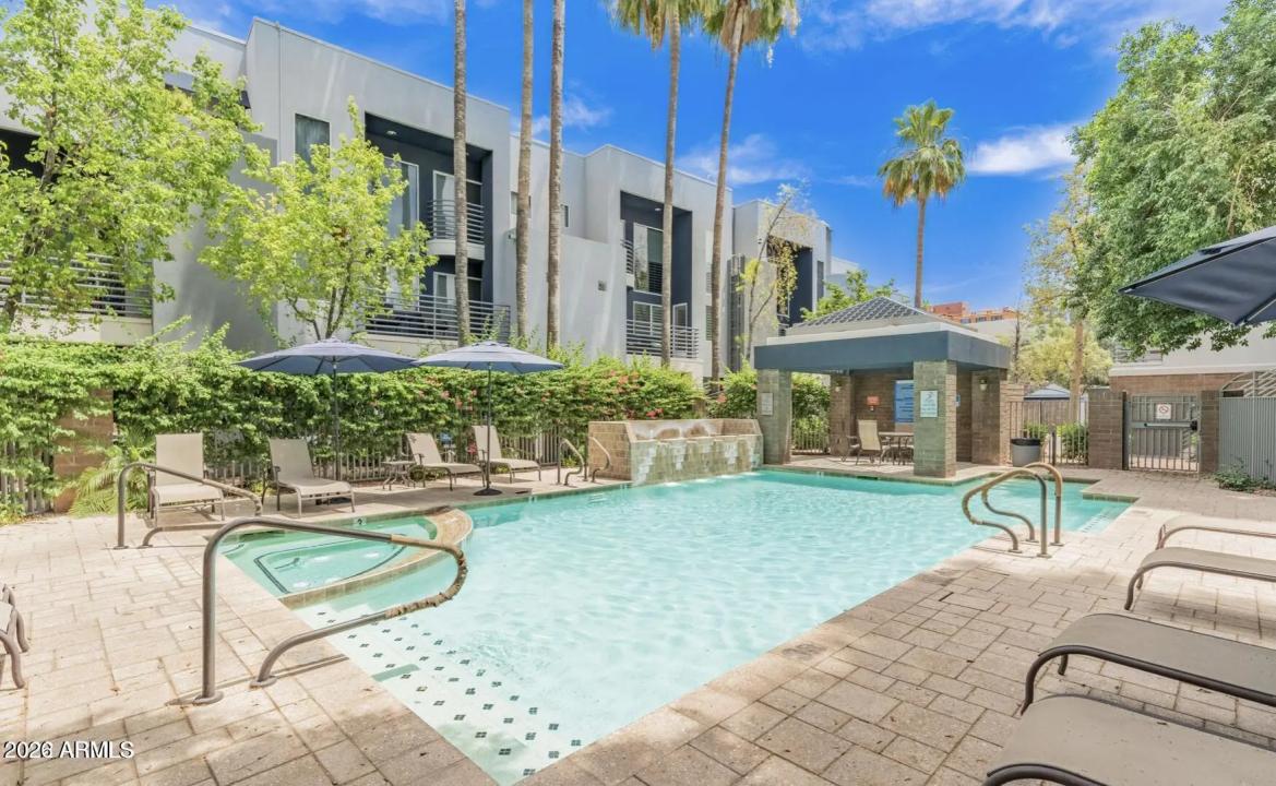 Real Estate Picture 3