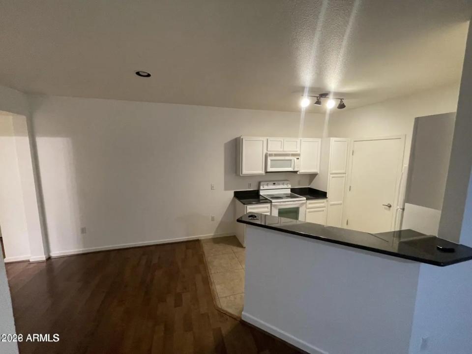 Real Estate Picture 7