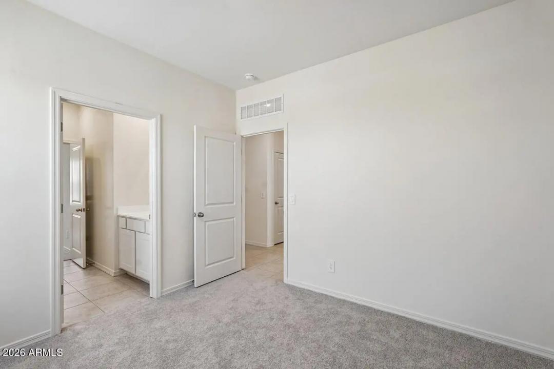 Real Estate Picture 7