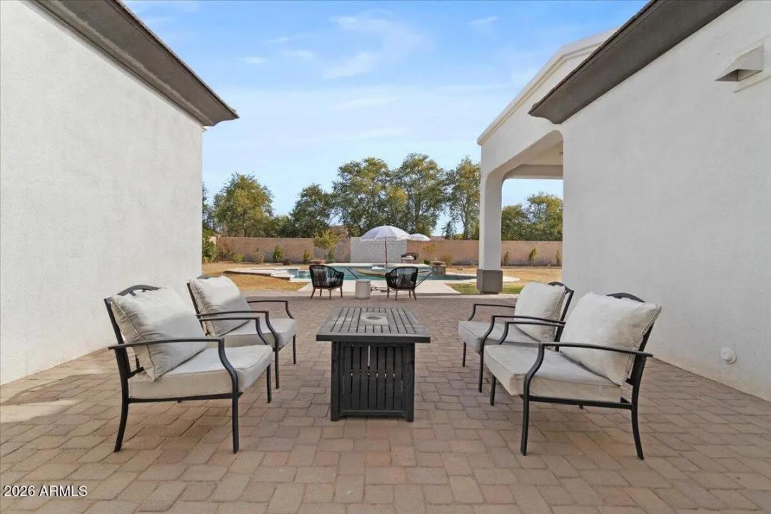 Real Estate Picture 95