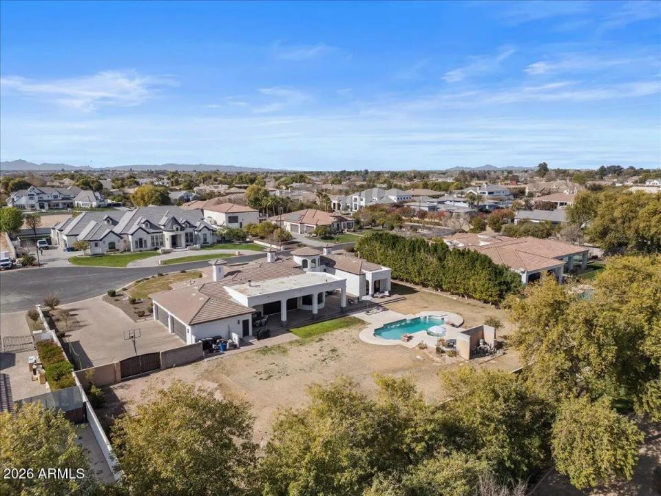 Real Estate Picture 100