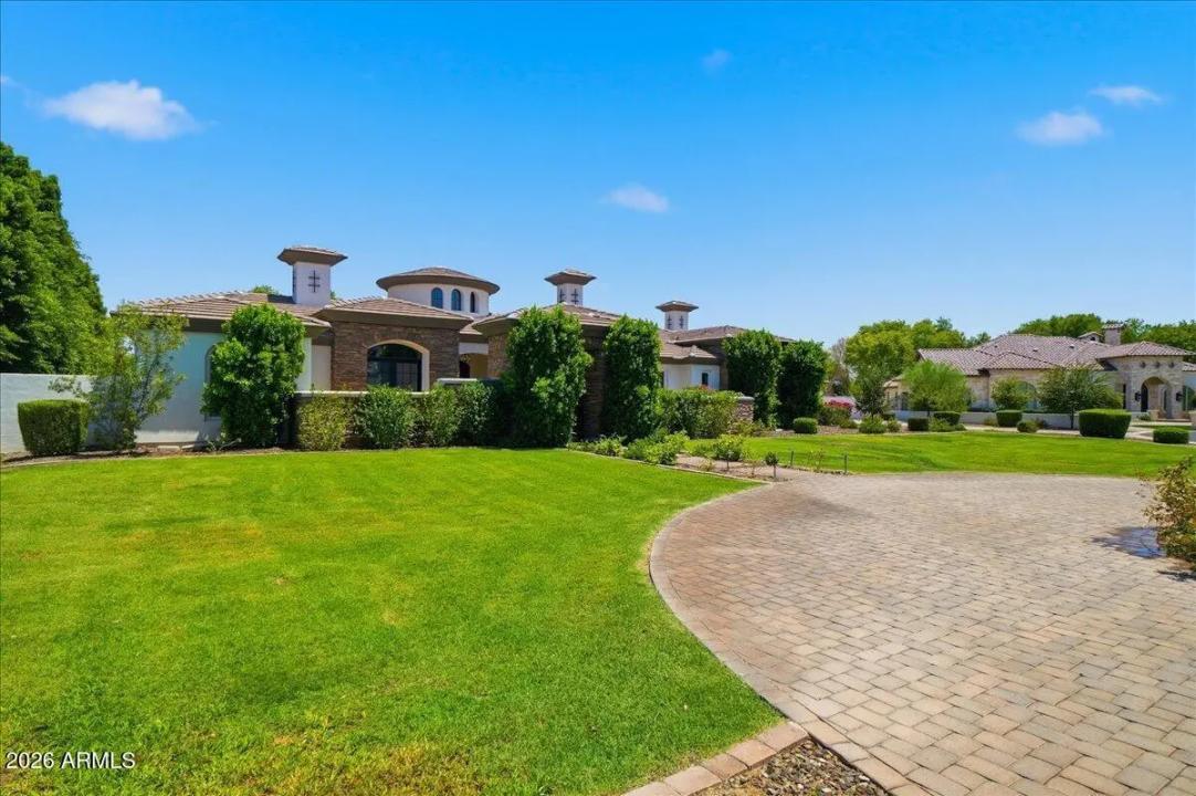 Real Estate Picture 3