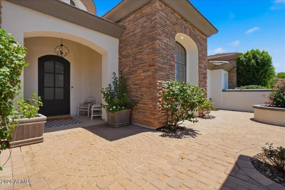 Real Estate Picture 7