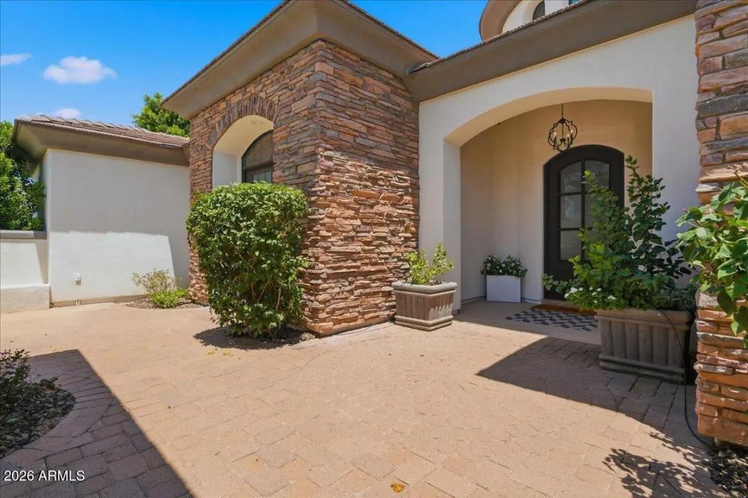 Real Estate Picture 9