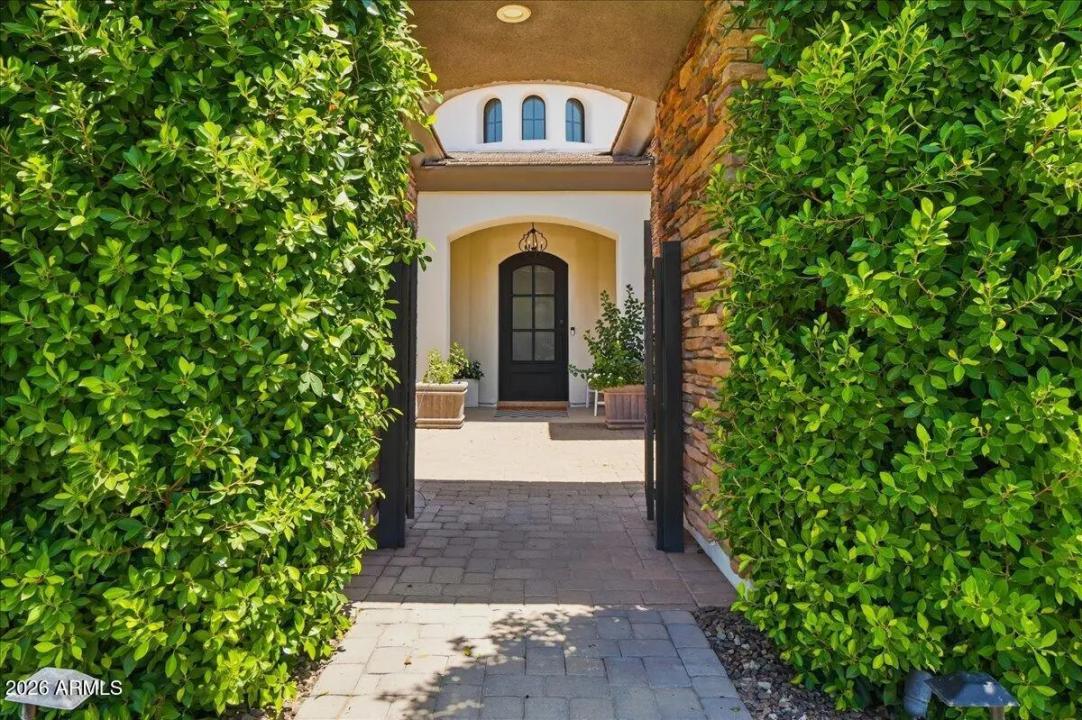 Real Estate Picture 8