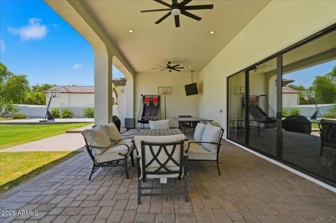 Real Estate Picture 11