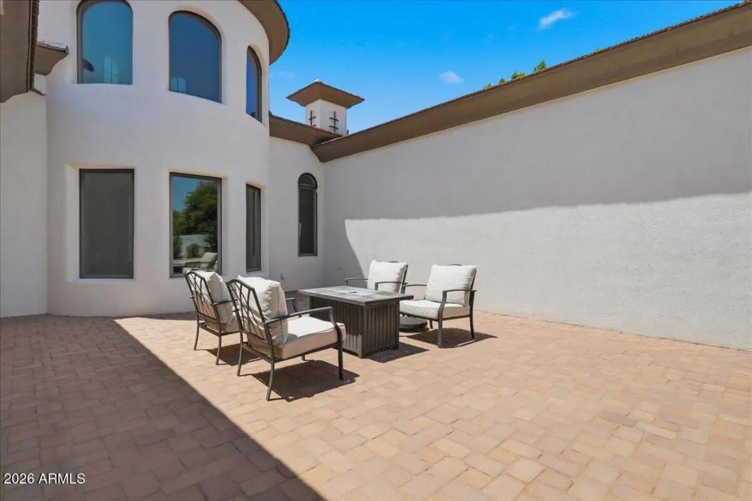 Real Estate Picture 14