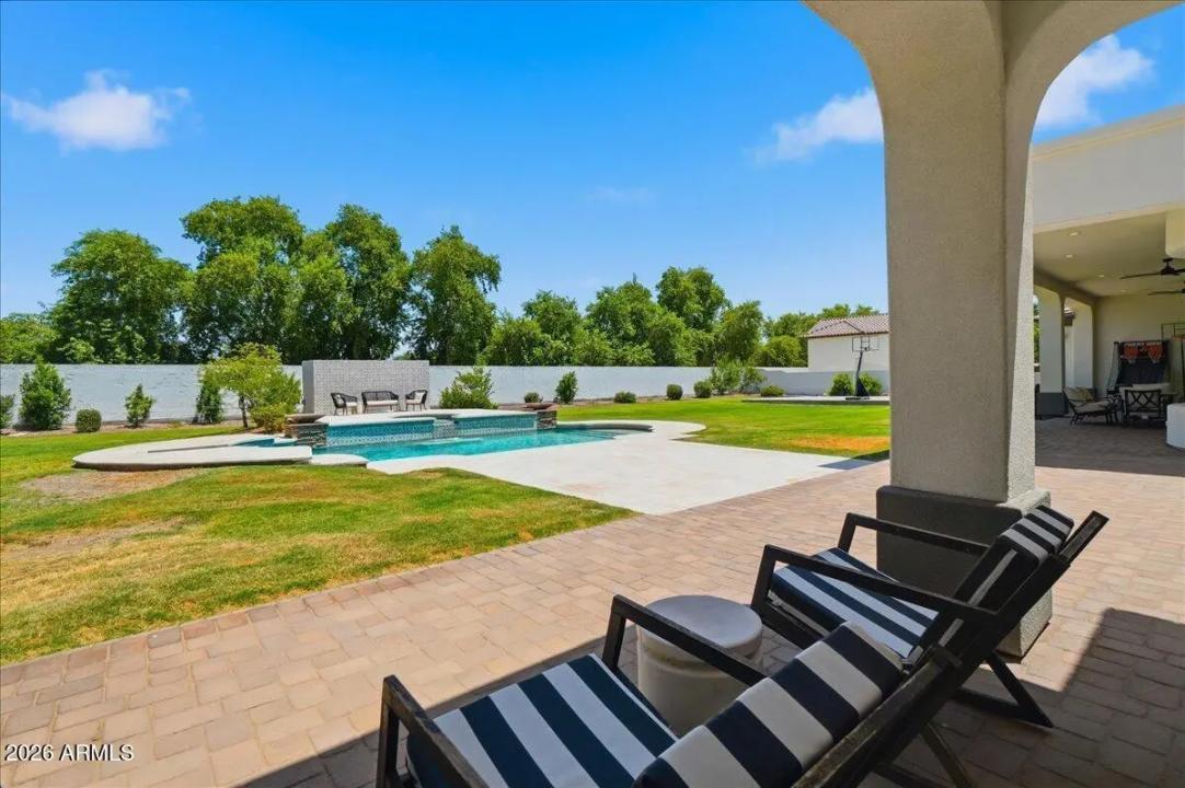 Real Estate Picture 16