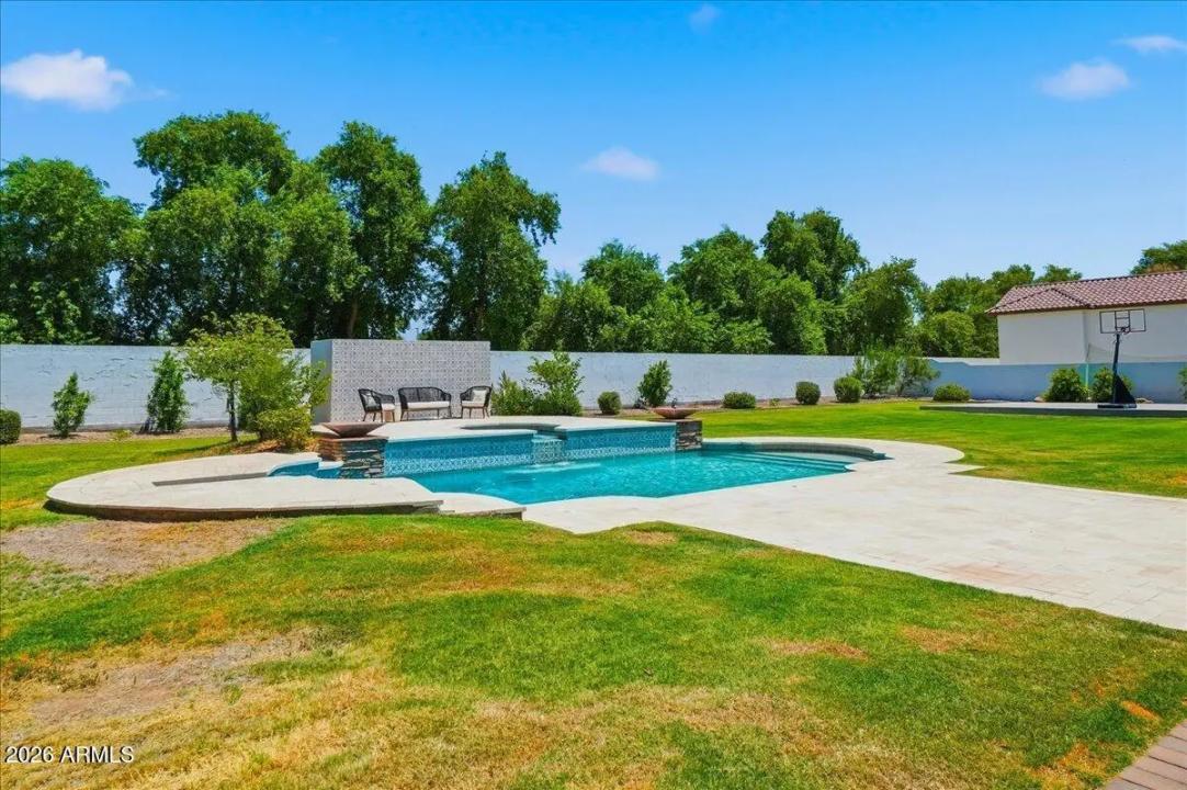 Real Estate Picture 18