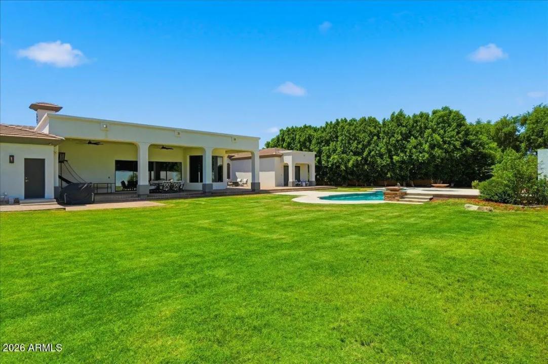 Real Estate Picture 24