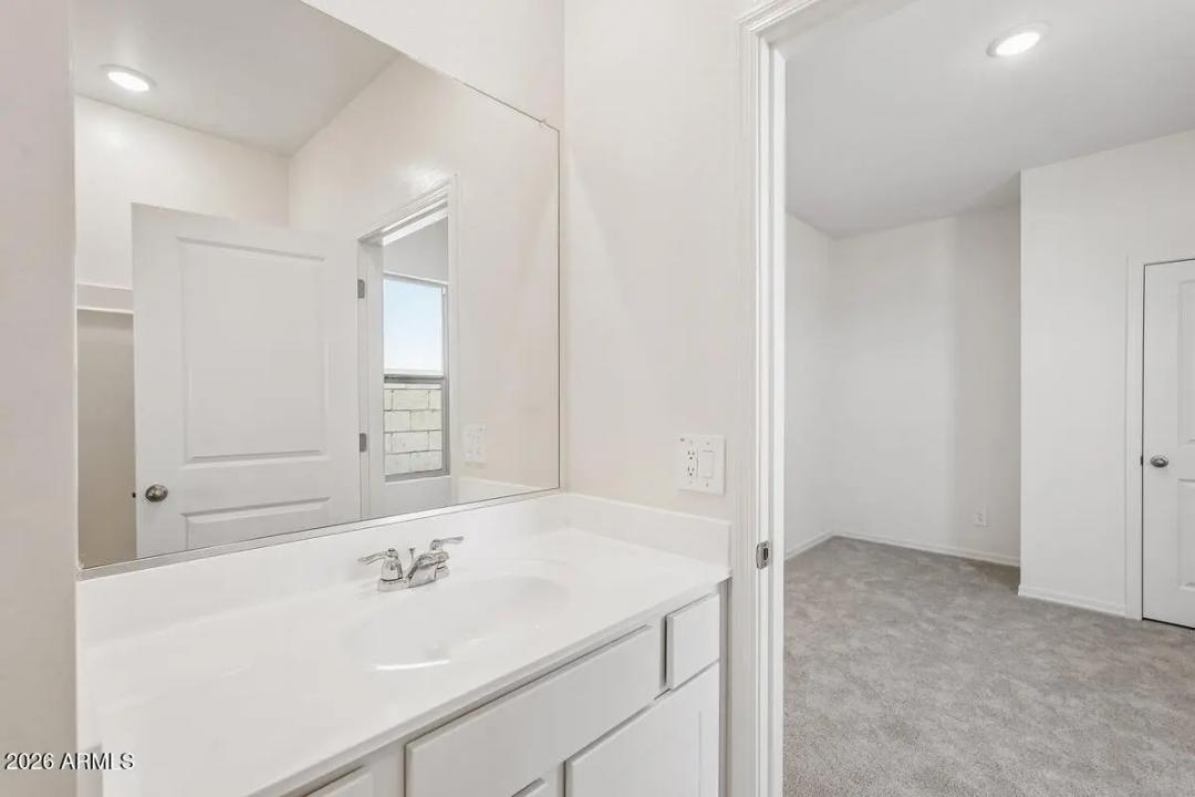Real Estate Picture 3