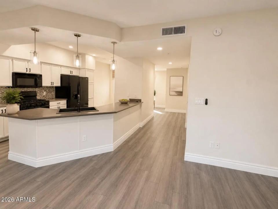 Real Estate Picture 3