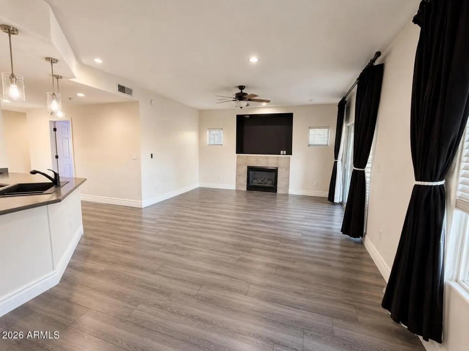 Real Estate Picture 4