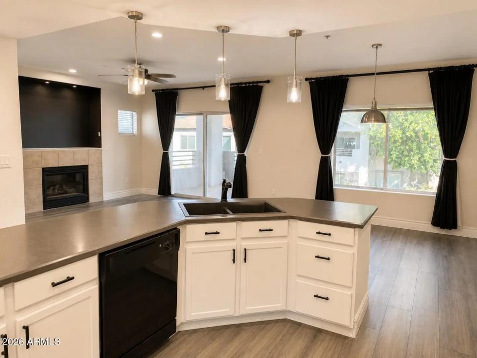 Real Estate Picture 5