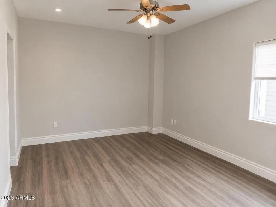 Real Estate Picture 7