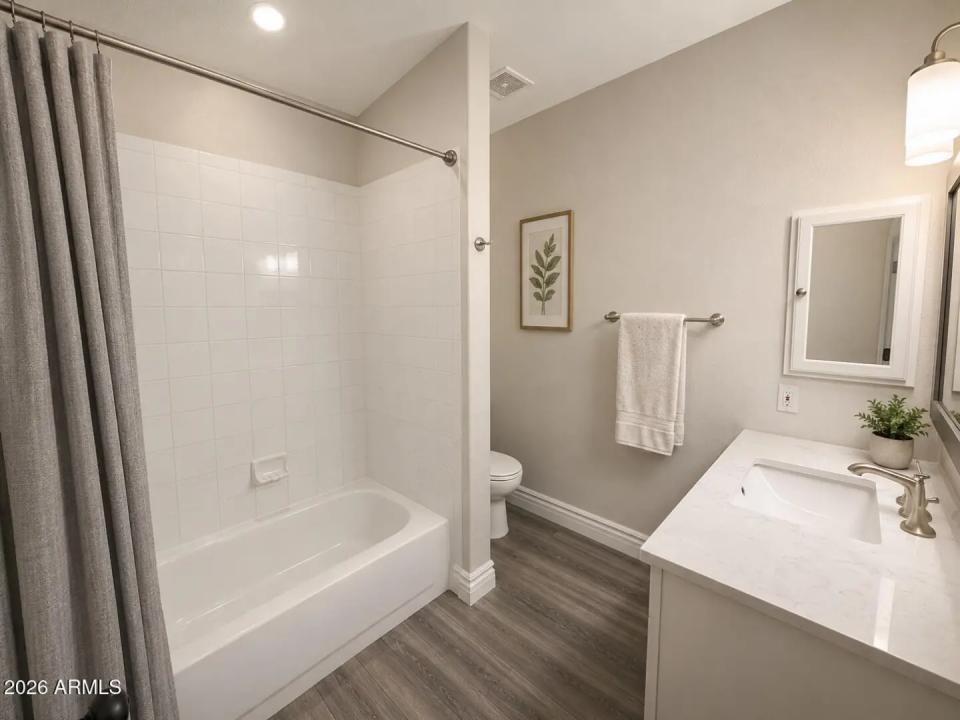 Real Estate Picture 14
