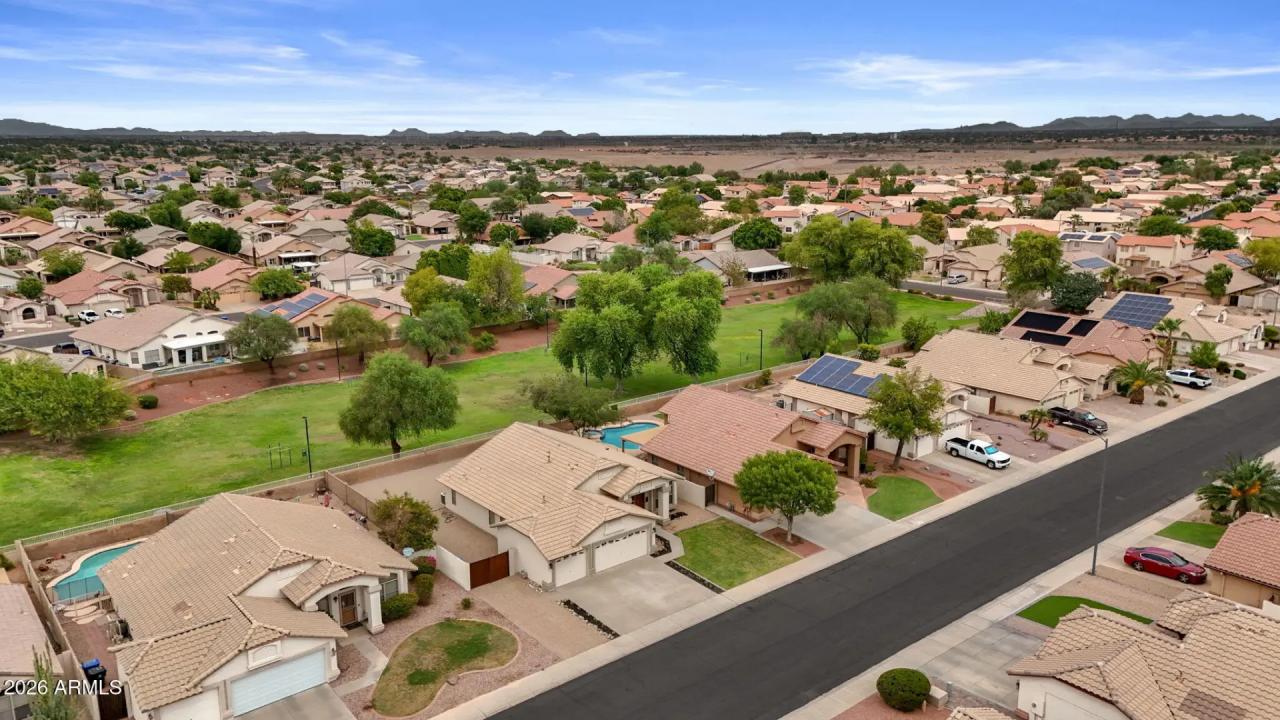 Real Estate Picture 33