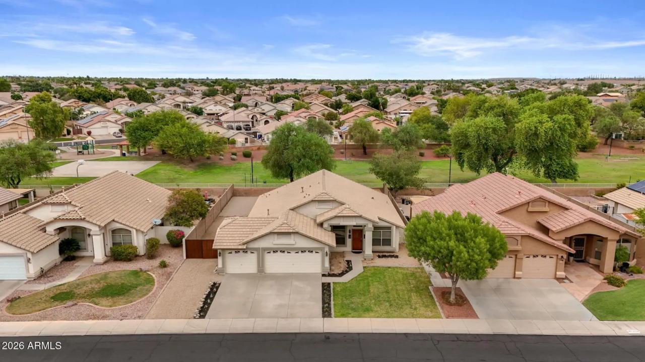 Real Estate Picture 4