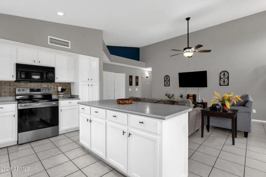 Real Estate Picture 11