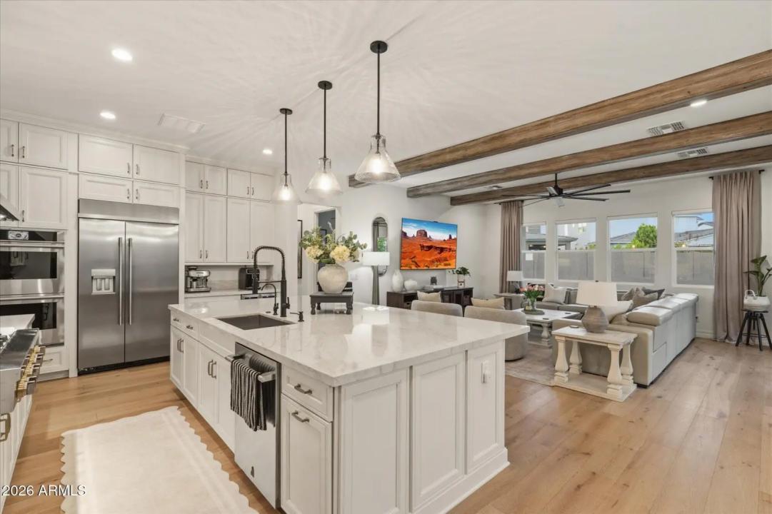 Real Estate Picture 4