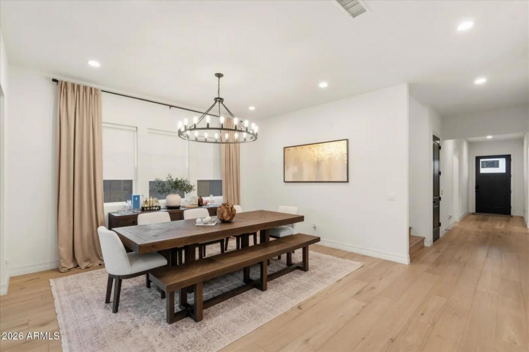 Real Estate Picture 9