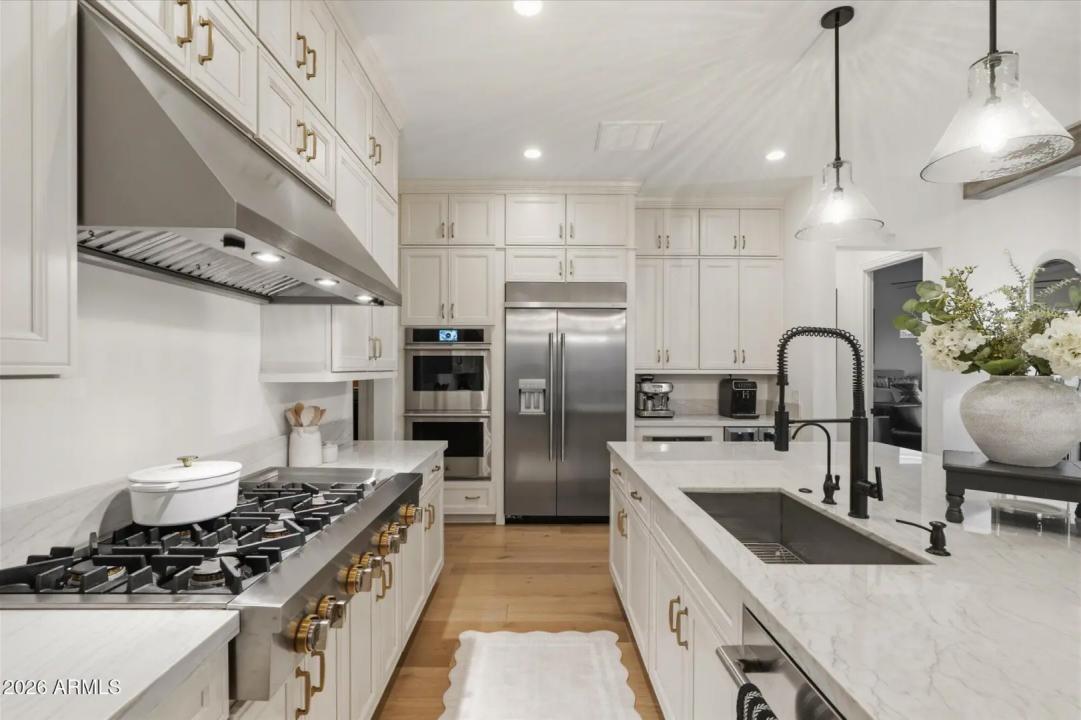 Real Estate Picture 12