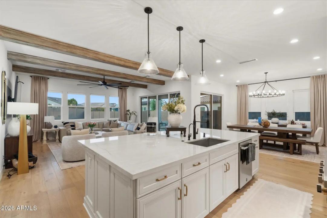 Real Estate Picture 14