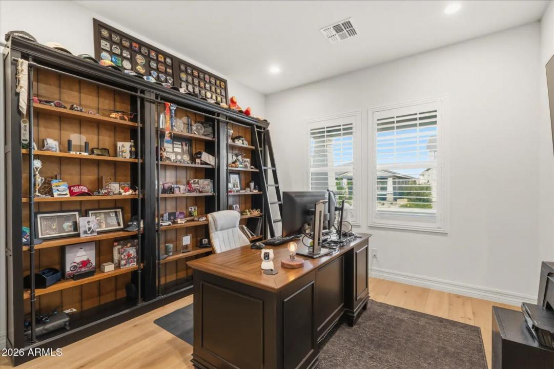 Real Estate Picture 18