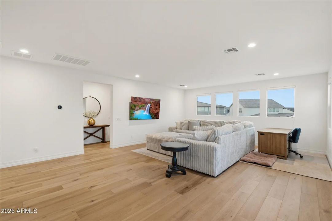 Real Estate Picture 19