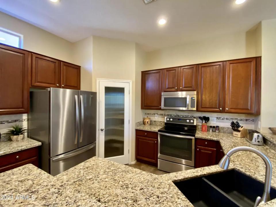 Real Estate Picture 10