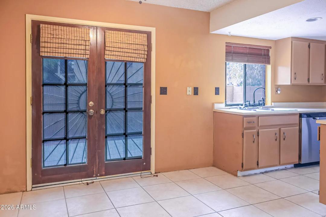 Real Estate Picture 4