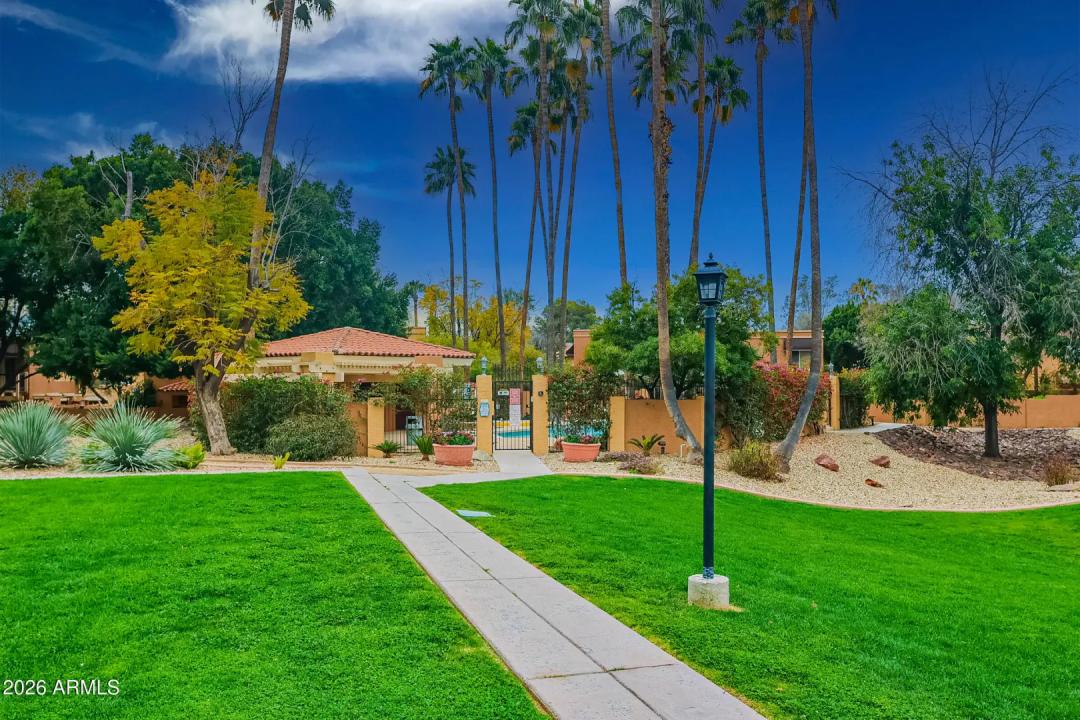 Real Estate Picture 11