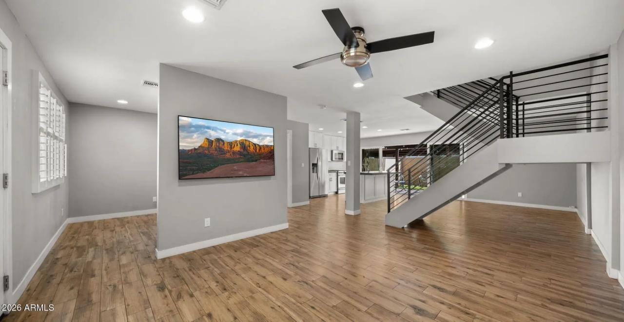 Real Estate Picture 3