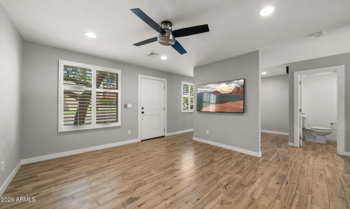 Real Estate Picture 4