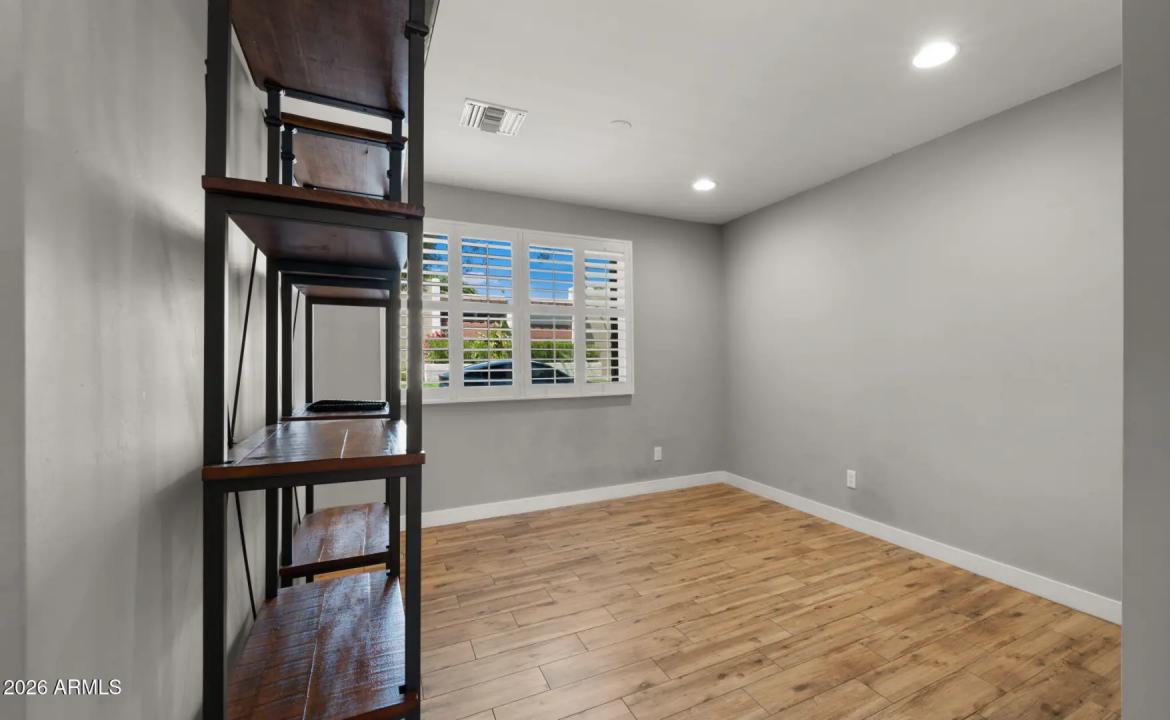 Real Estate Picture 7