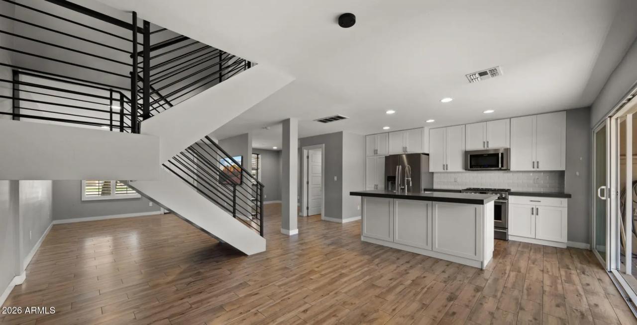 Real Estate Picture 8