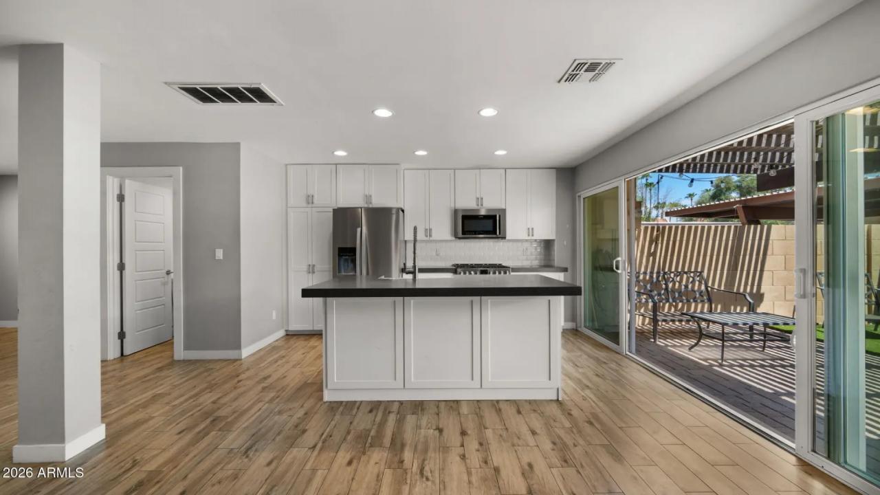 Real Estate Picture 9
