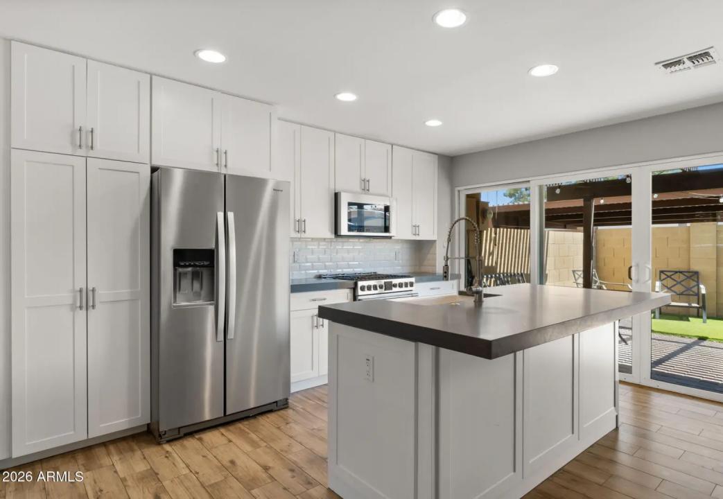 Real Estate Picture 11
