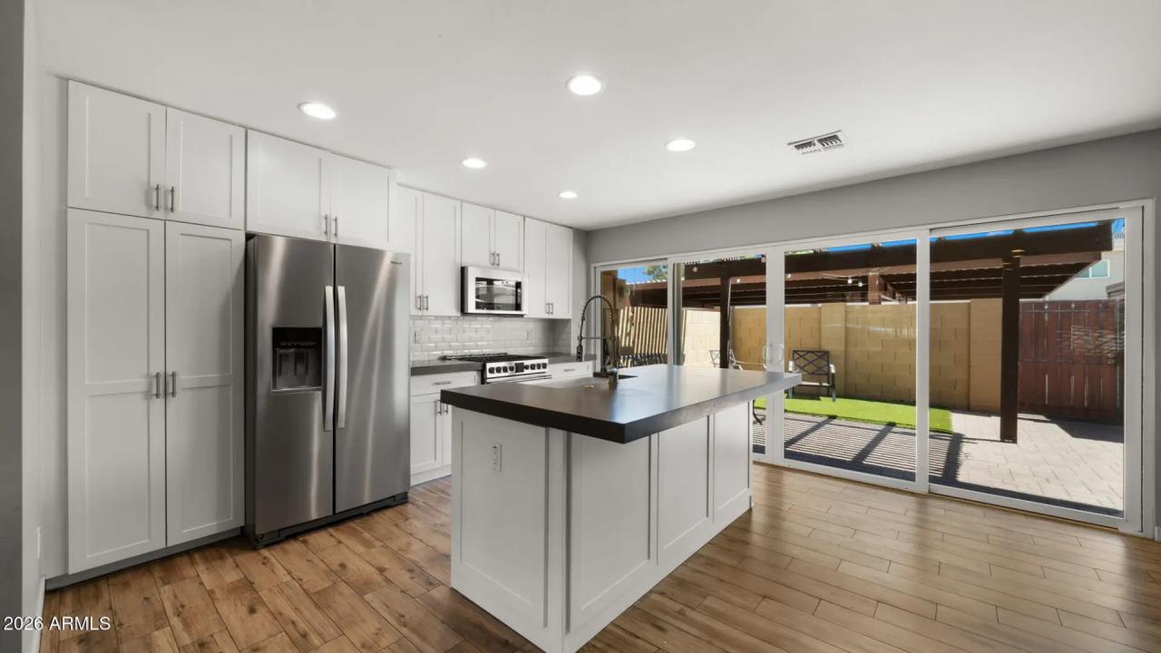 Real Estate Picture 12