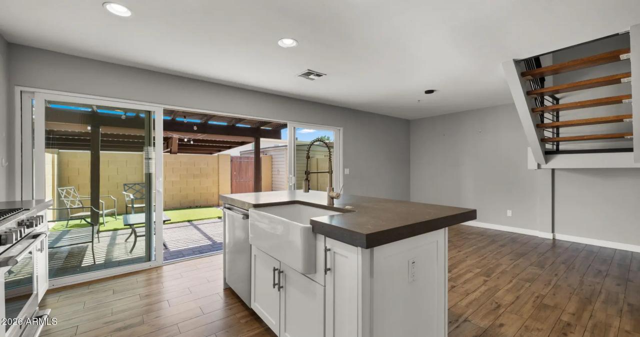 Real Estate Picture 15