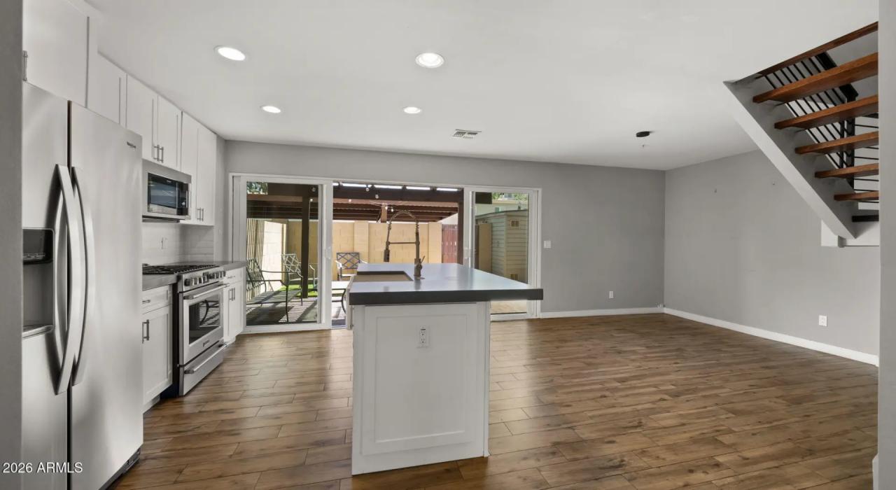 Real Estate Picture 16