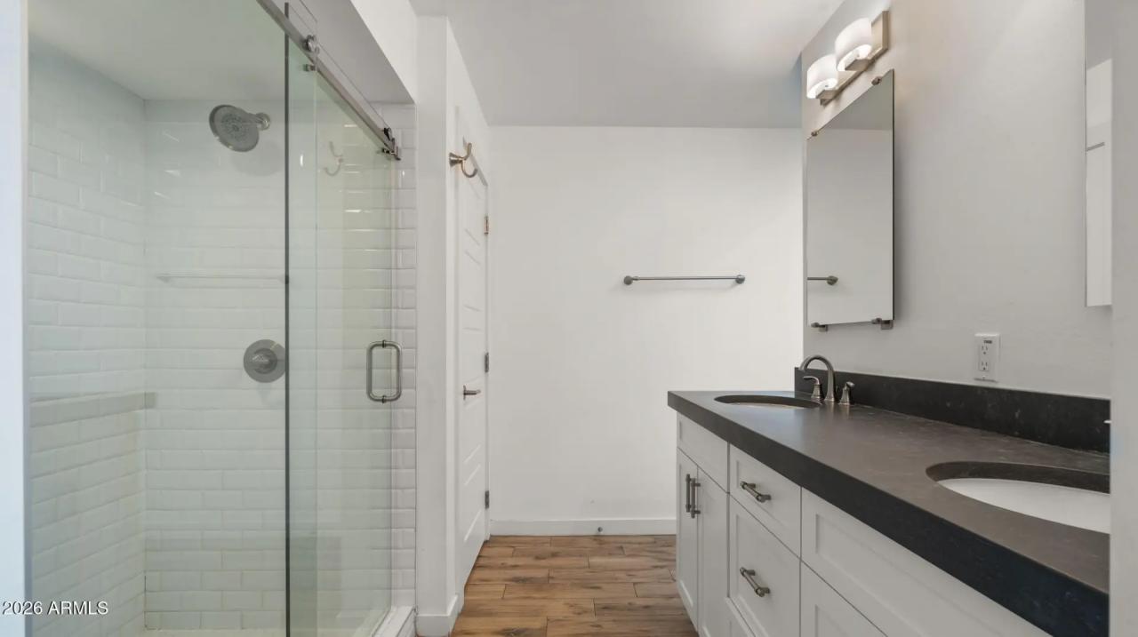 Real Estate Picture 23