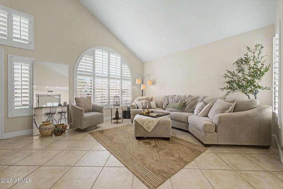 Real Estate Picture 3