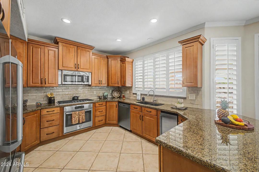 Real Estate Picture 6