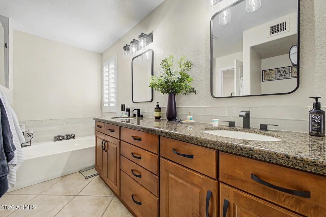 Real Estate Picture 15