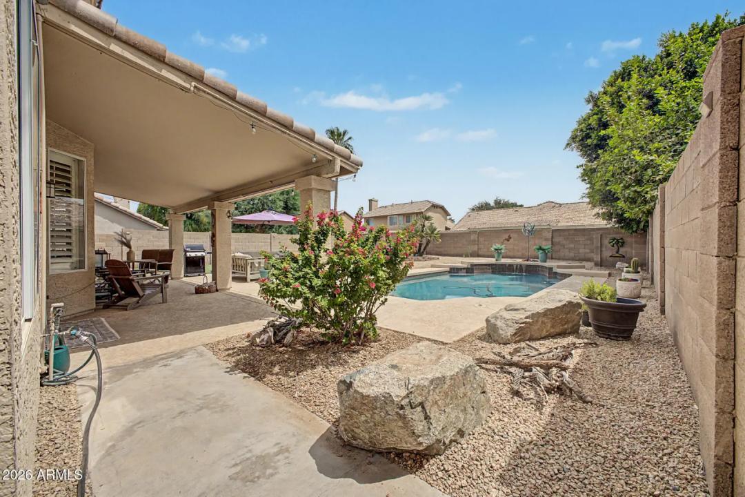 Real Estate Picture 22