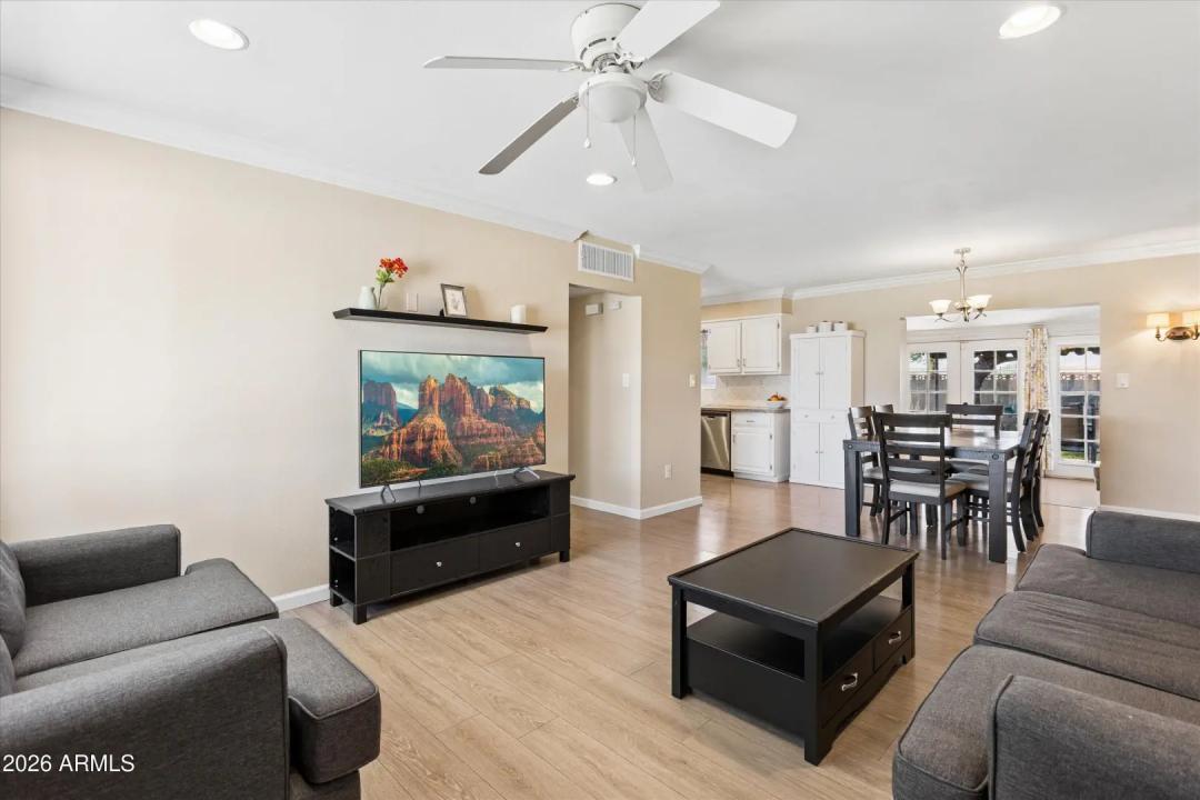 Real Estate Picture 4