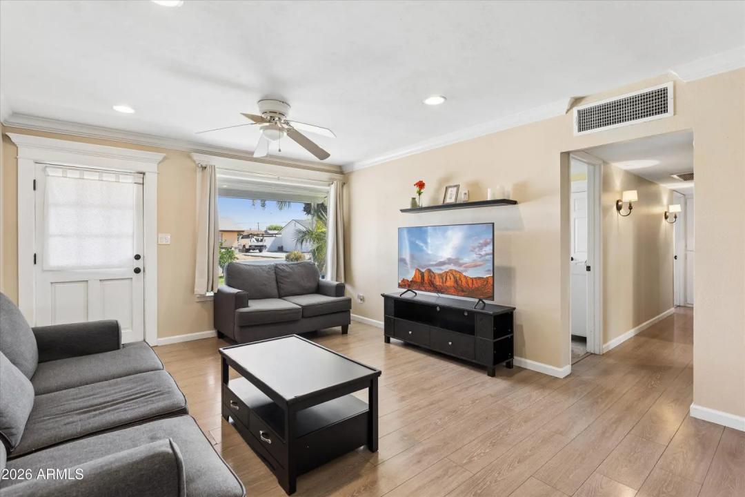 Real Estate Picture 6