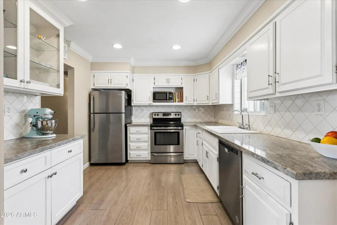 Real Estate Picture 9