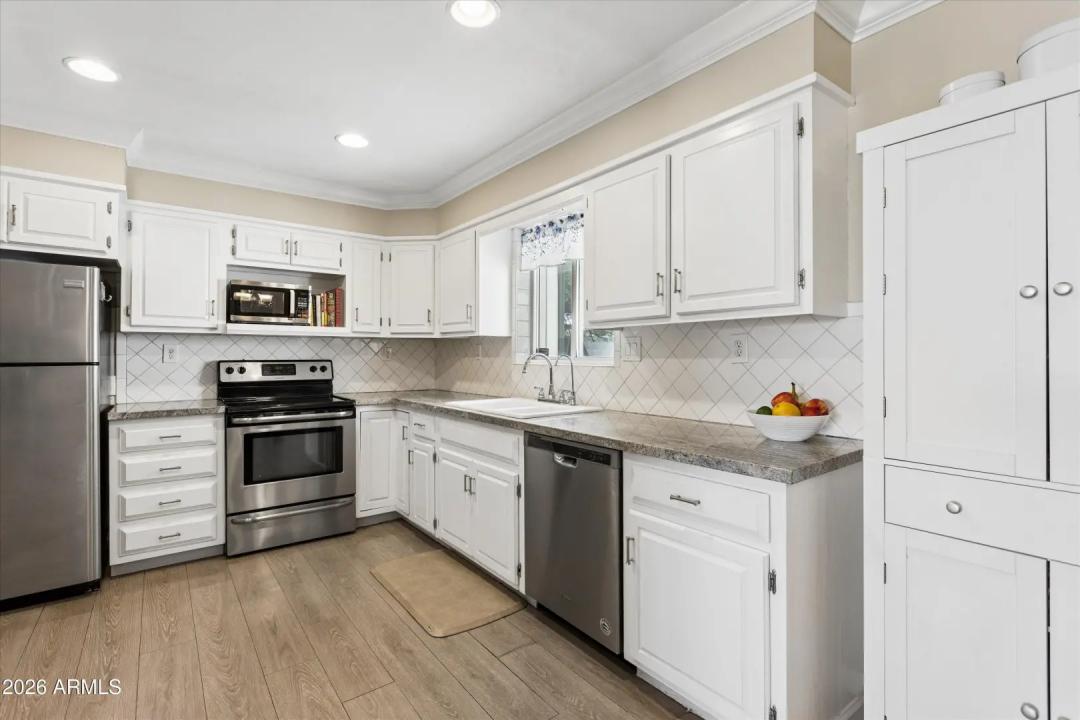 Real Estate Picture 10